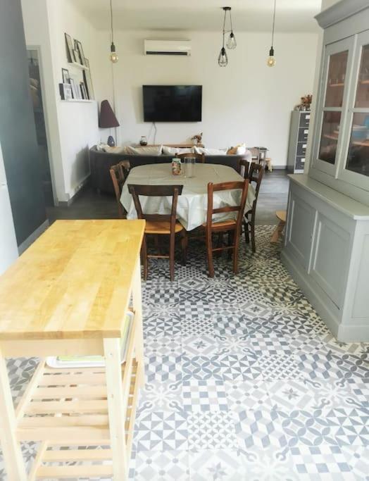 Maison Avec Piscine Dans Village Provencal. Courthezon Bagian luar foto