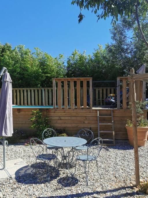 Maison Avec Piscine Dans Village Provencal. Courthezon Bagian luar foto