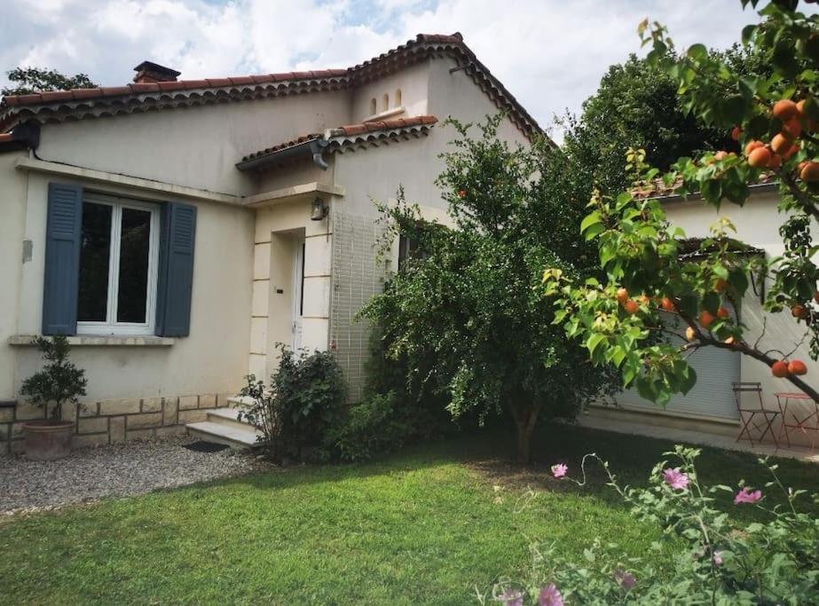 Maison Avec Piscine Dans Village Provencal. Courthezon Bagian luar foto