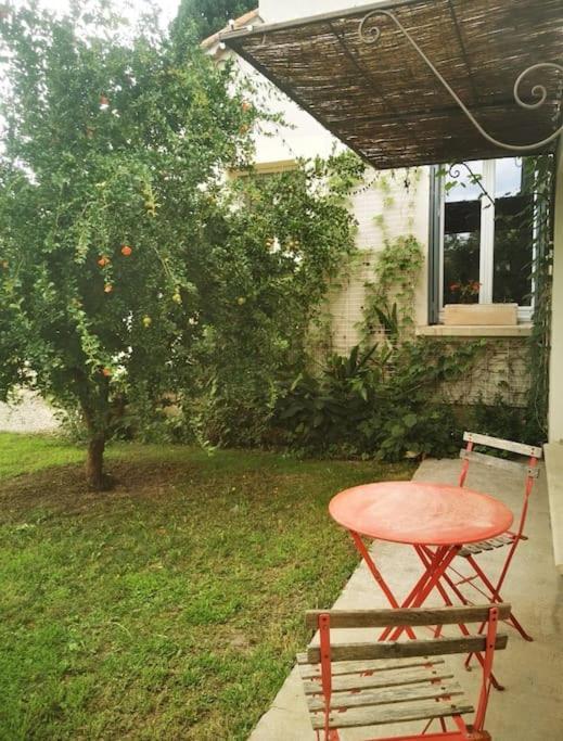 Maison Avec Piscine Dans Village Provencal. Courthezon Bagian luar foto